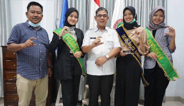 MAHASISWI STKIP PGRI LUBUKLINGGAU RAIH JUARA 1 PEMILIHAN BUJANG DEHE MUSI RAWAS 2021