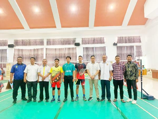 40 Peserta Bersaing di Turnamen Bulutangkis Rektor Open